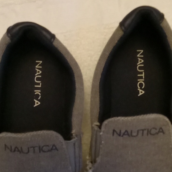 Nautica  canvas size 2 grey slip ons - Picture 4 of 6